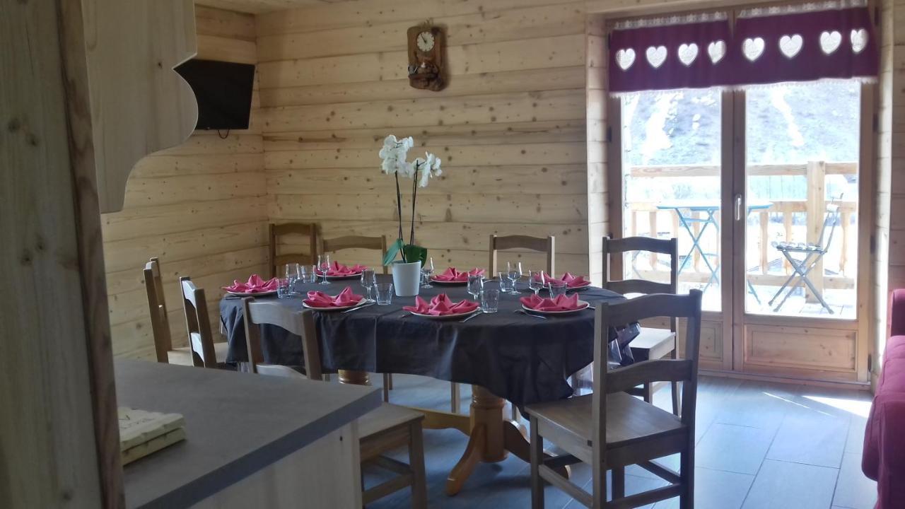 Chalet Le Bois Joli บอนเนวัล-ซัวร์-อาร์ค ภายนอก รูปภาพ
